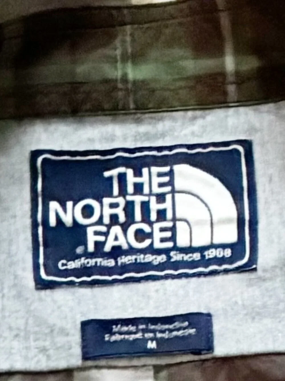 The North Face Hillside Plaid Woven Long Sleeve Shirt (Style A65G) Size M